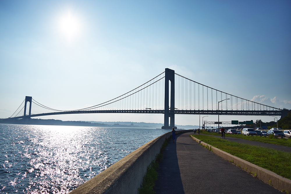 1、美國韋拉扎諾海峽大橋.jpg